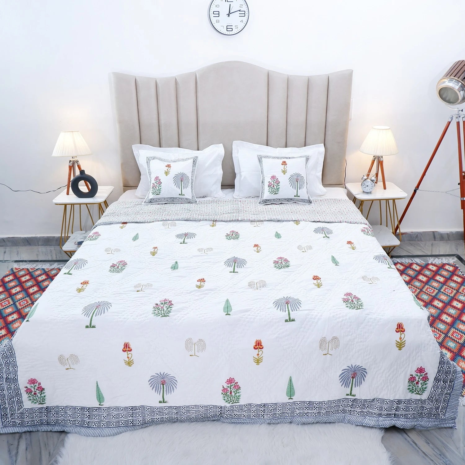 The Jaipuri 100% cotton double bed quilt with floral patterns and intricate designs for stylish bedding