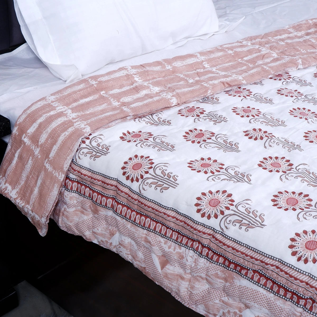 100% pure cotton quilt Jaipur with floral patterns and textured borders, perfect for cozy bedding
