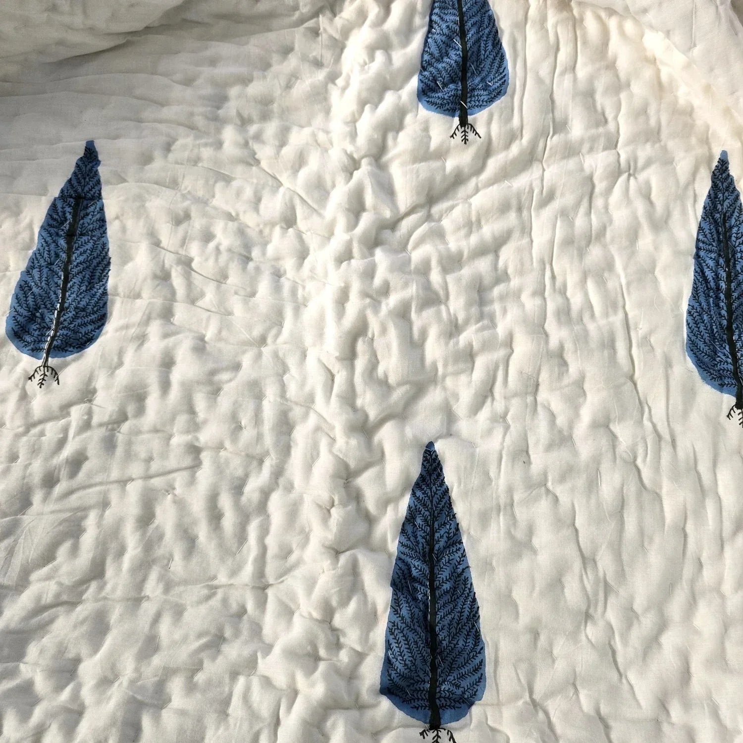 Hand Block Printed Jaipuri Cotton Quilt - Neel Patta Motif (90X108 Inches)