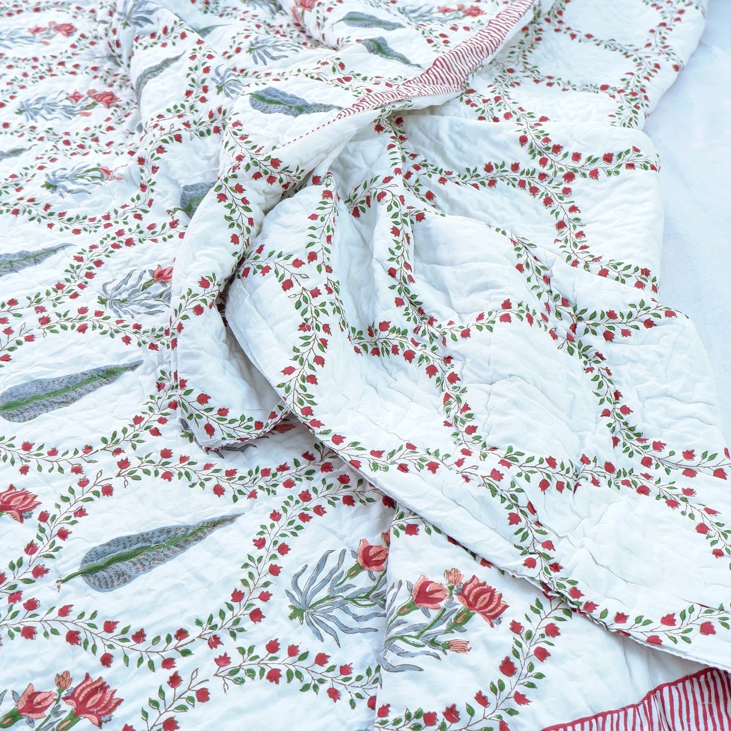 Jaipuri Quilt with Cushion Cover | 100% Pure Cotton | Block Print | Double Bed - Nikita