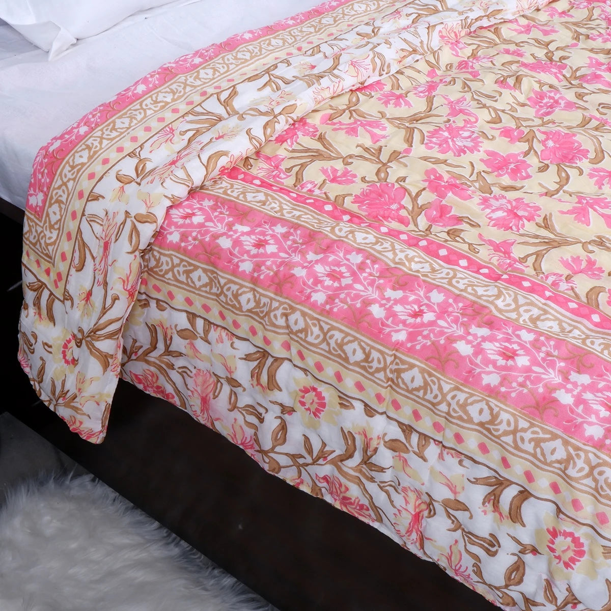 Jaipuri quilts for single bed with floral patterns in pink and beige for a decorative touch