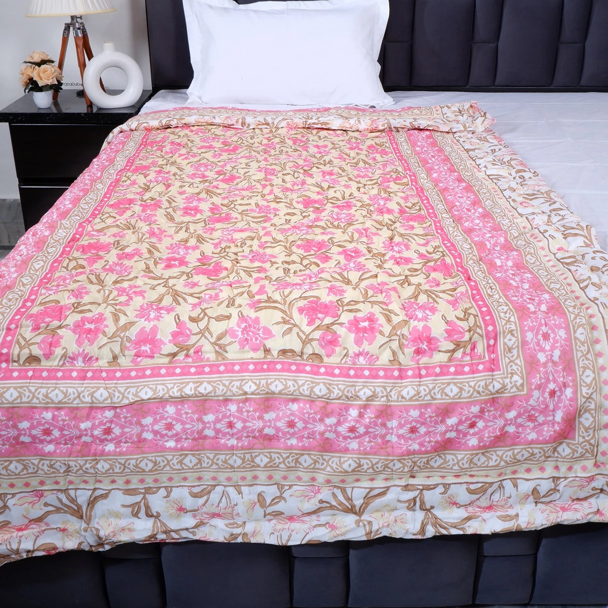 Jaipuri quilts for single bed with floral patterns in pink and beige for a cozy bedroom décor